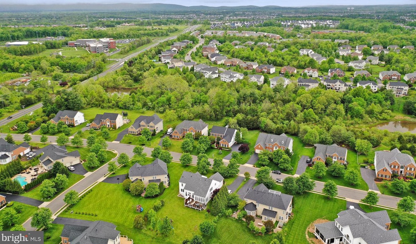 25719 Donerails Chase Dr, Fairfax, VA 20152-6328