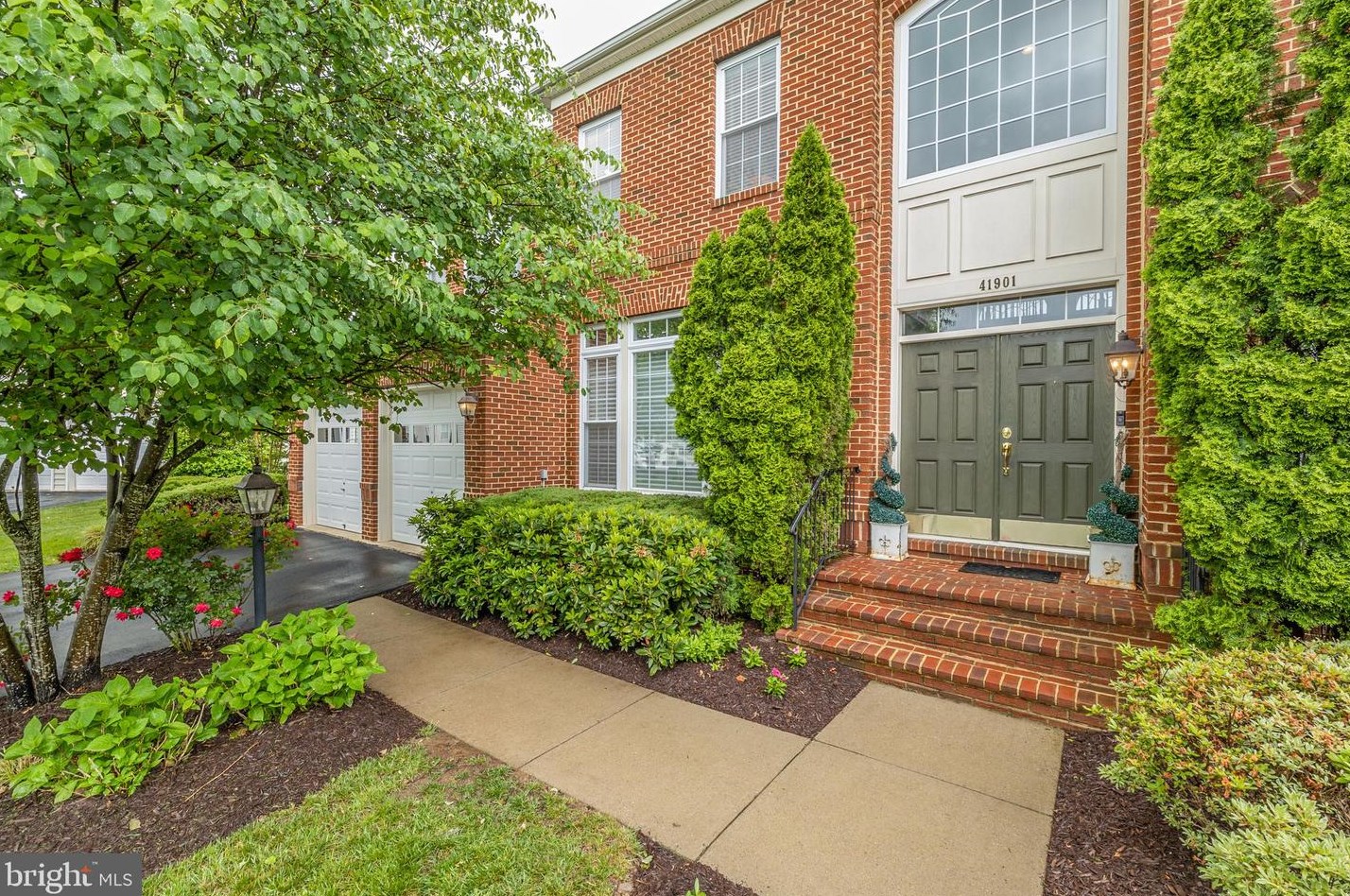 41901 White Mountain Ct, Stone Ridge, VA 20105-5610