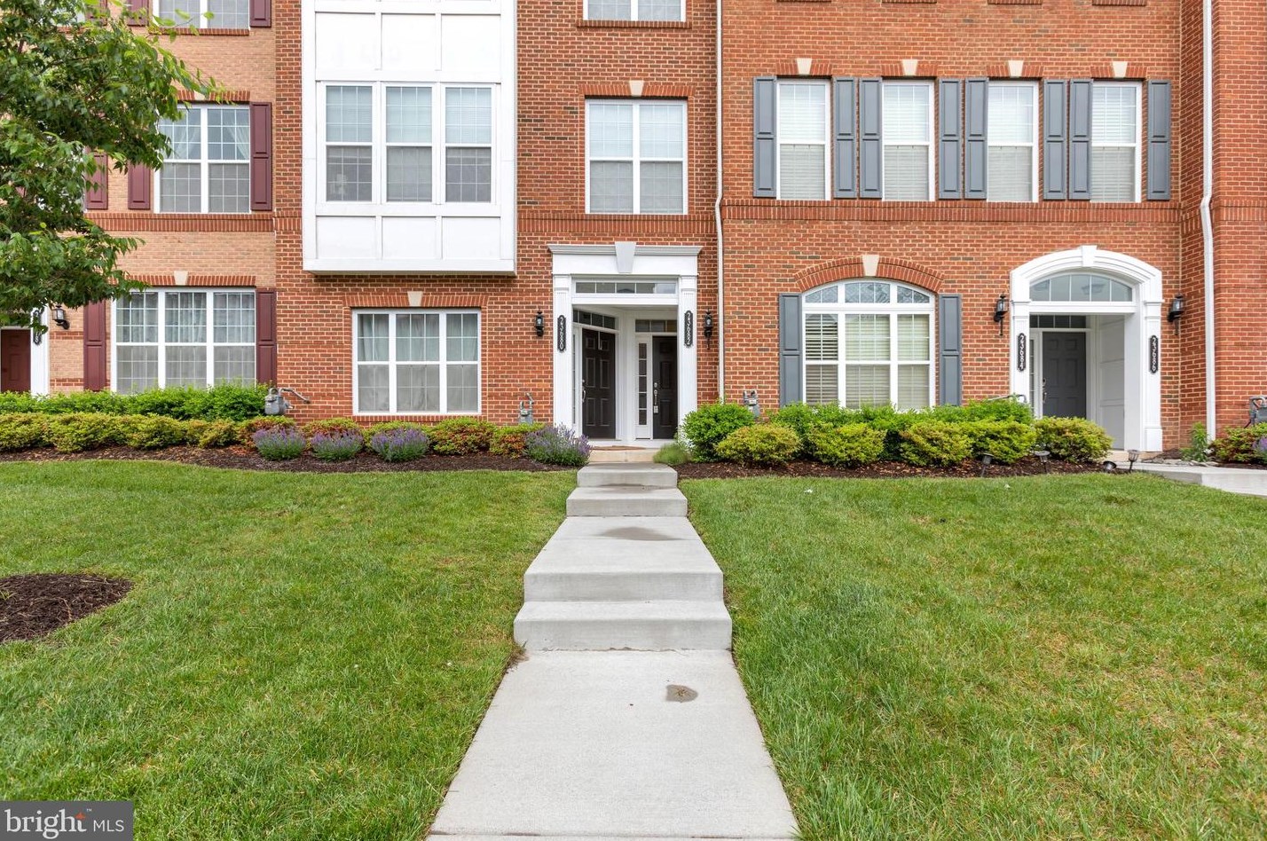 23682 Hopewell Manor Ter, Ashburn, VA 20148