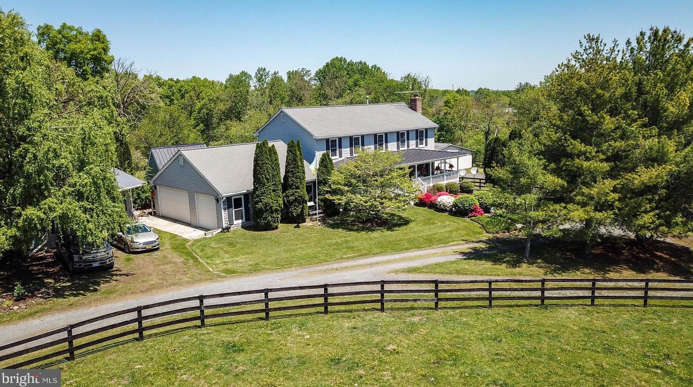 21717 Oatlands Rd, Stone Ridge VA  20105-1707 exterior