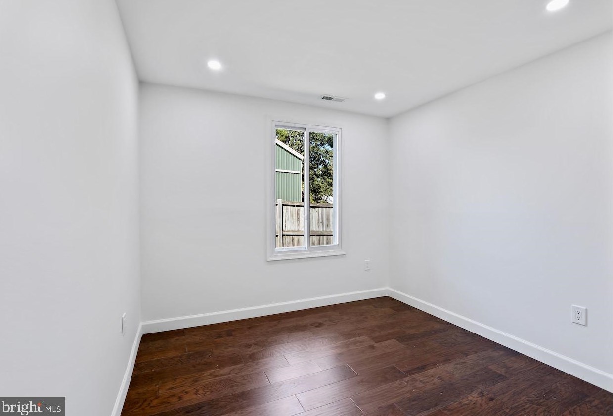 174 Magnolia Rd, Dulles VA  20164-5308 exterior