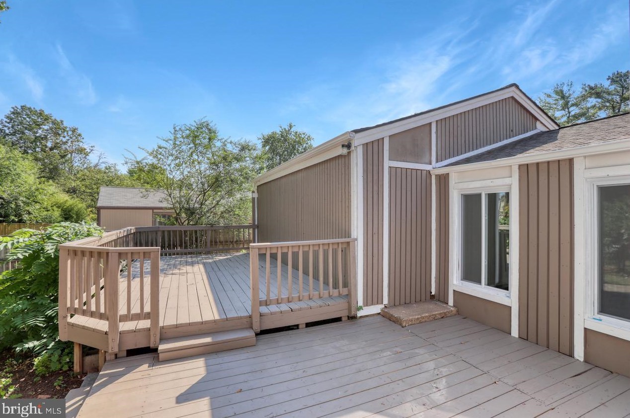 174 Magnolia Rd, Dulles VA  20164-5308 exterior