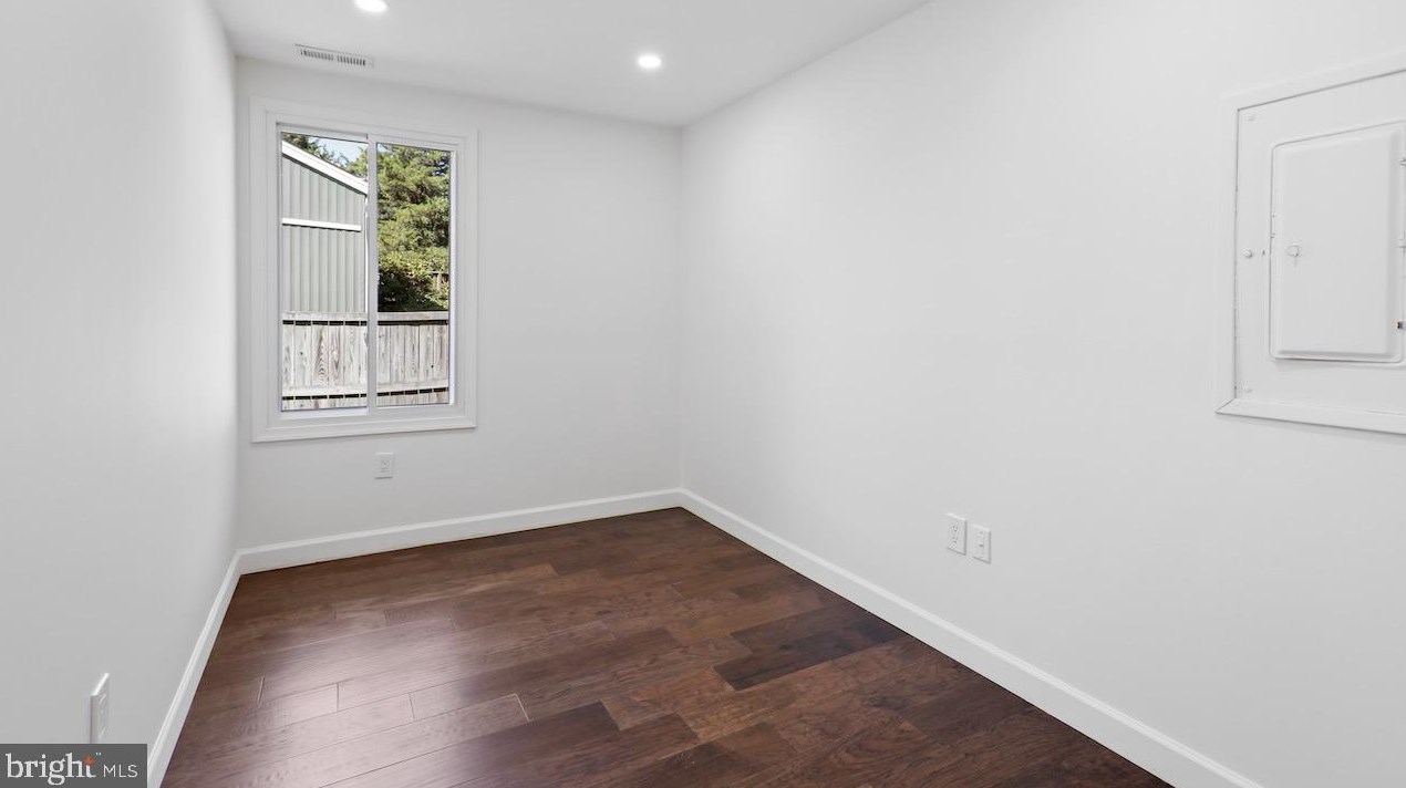 174 Magnolia Rd, Dulles VA  20164-5308 exterior