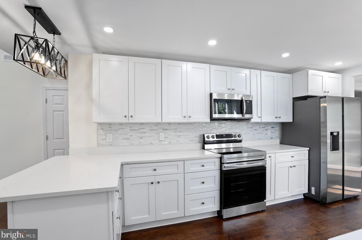 174 Magnolia Rd, Dulles VA  20164-5308 exterior