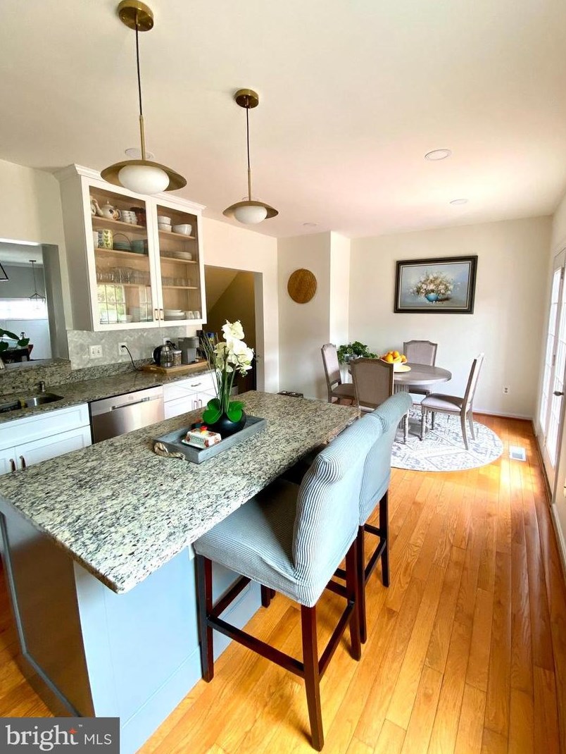 43989 Kings Arms Sq, Ashburn, VA 20147-4881