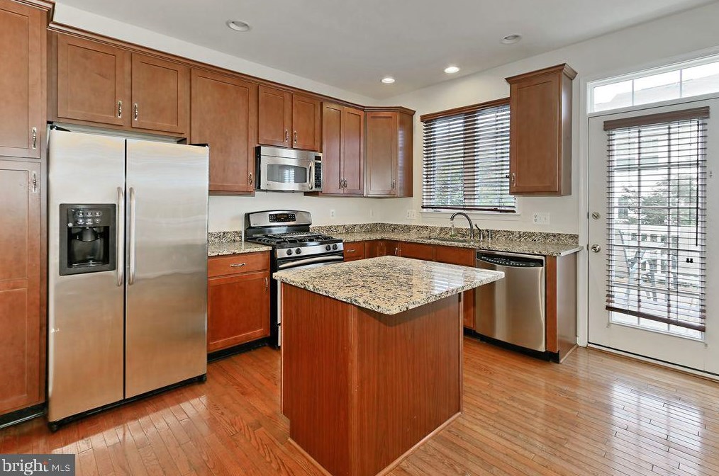 20467 Greymont Ter, Ashburn, VA 20147