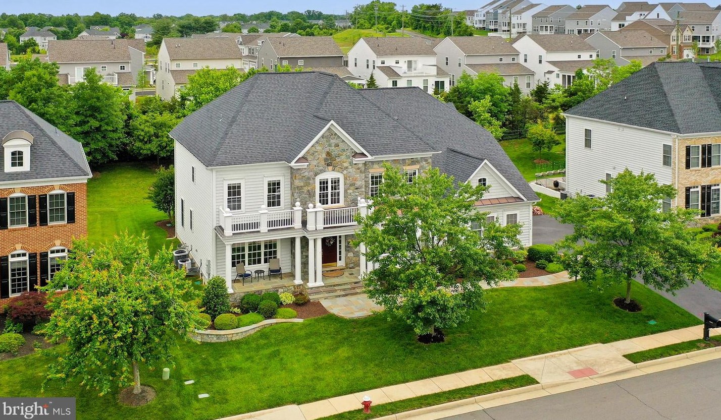43458 Mountcastle Dr, Fairfax, VA 20152-2585