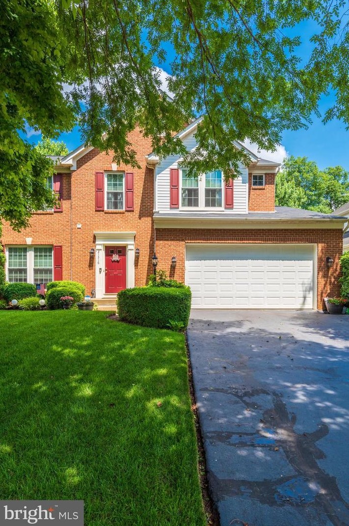 21316 Hidden Pond Pl, Ashburn, VA 20148-4018