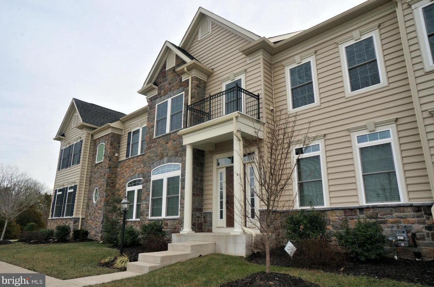 42591 Voormeade Ter, Fairfax, VA 20152-6087