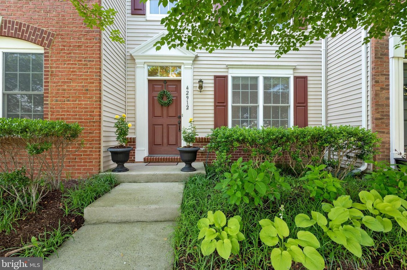42912 Conrad Ter, Fairfax, VA 20152-6739