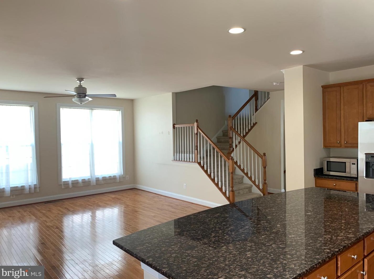 42689 Ashburn Tillett Dr, Ashburn VA  20148-3643 exterior