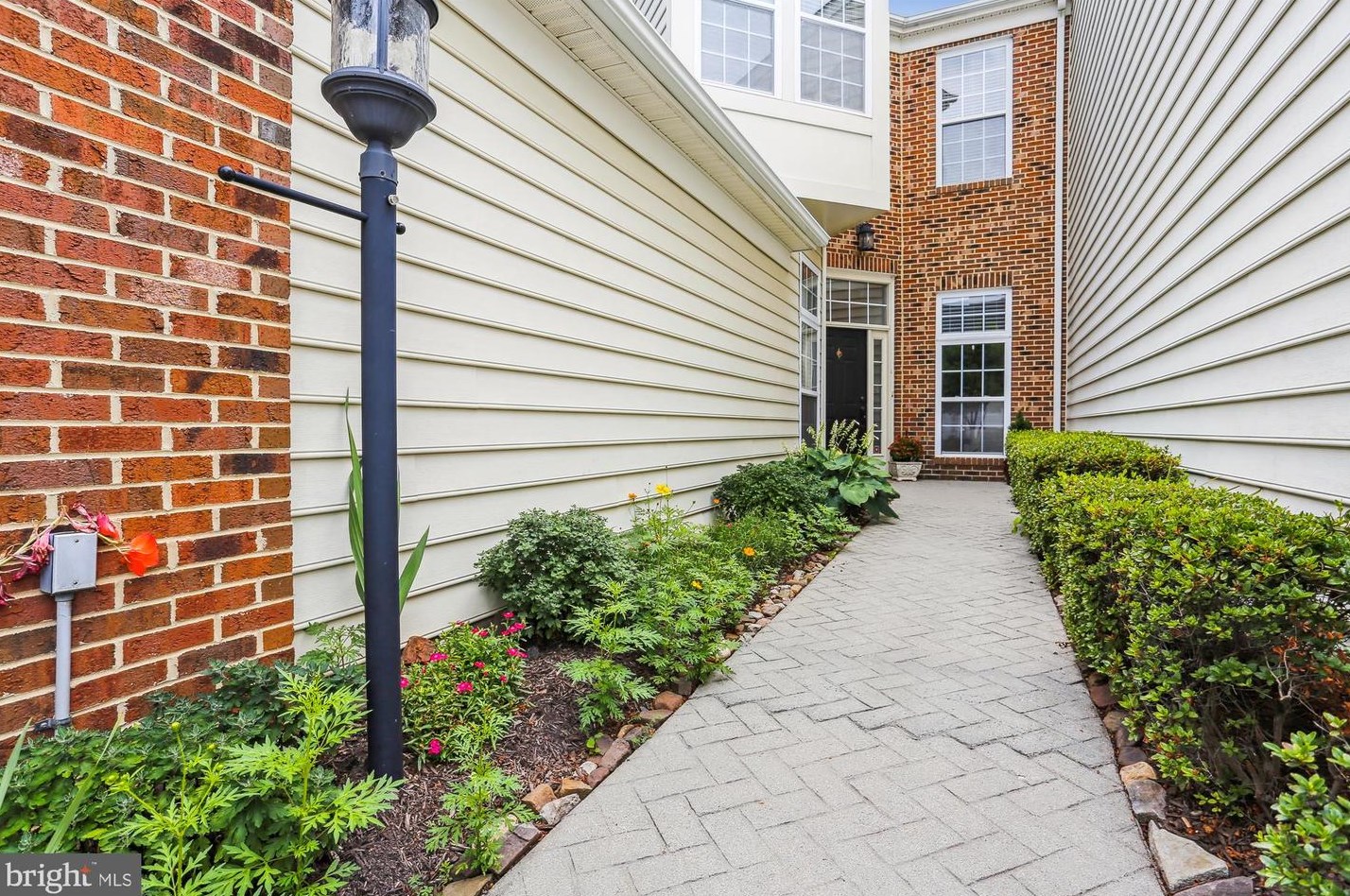 20906 Royal Villa Ter, Dulles, VA 20165-8401