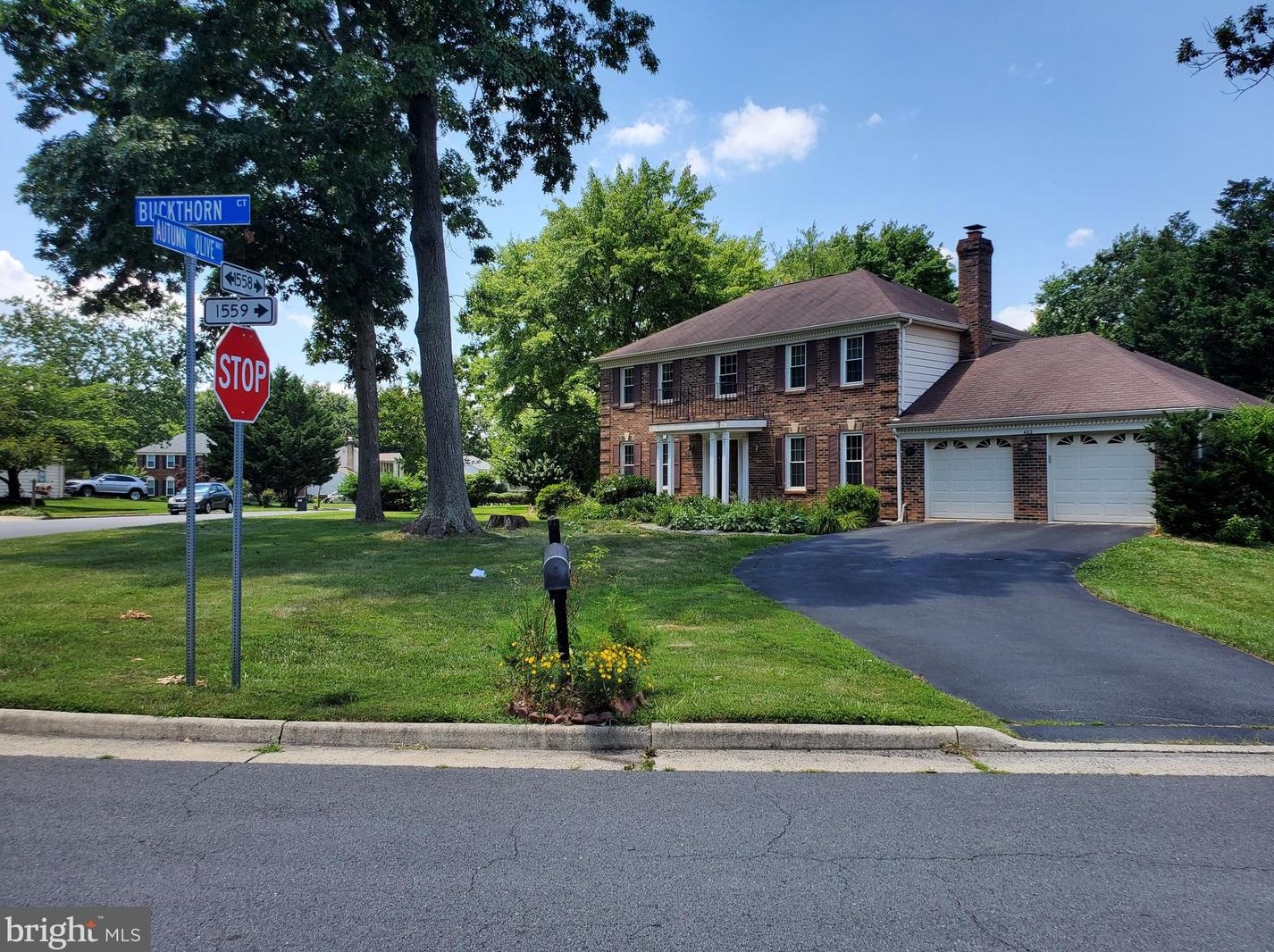 402 Autumn Olive Way, Dulles VA  20164-2805 exterior