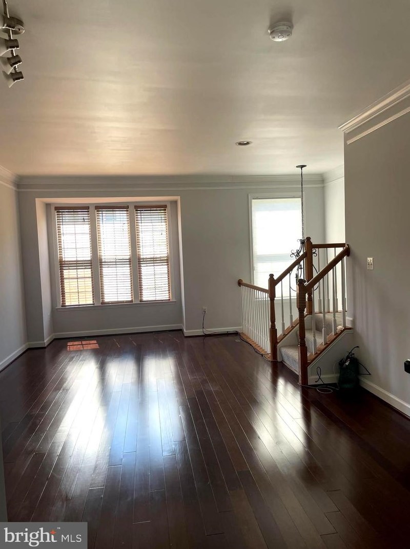 42525 Magellan Sq, Ashburn VA  20148-5610 exterior