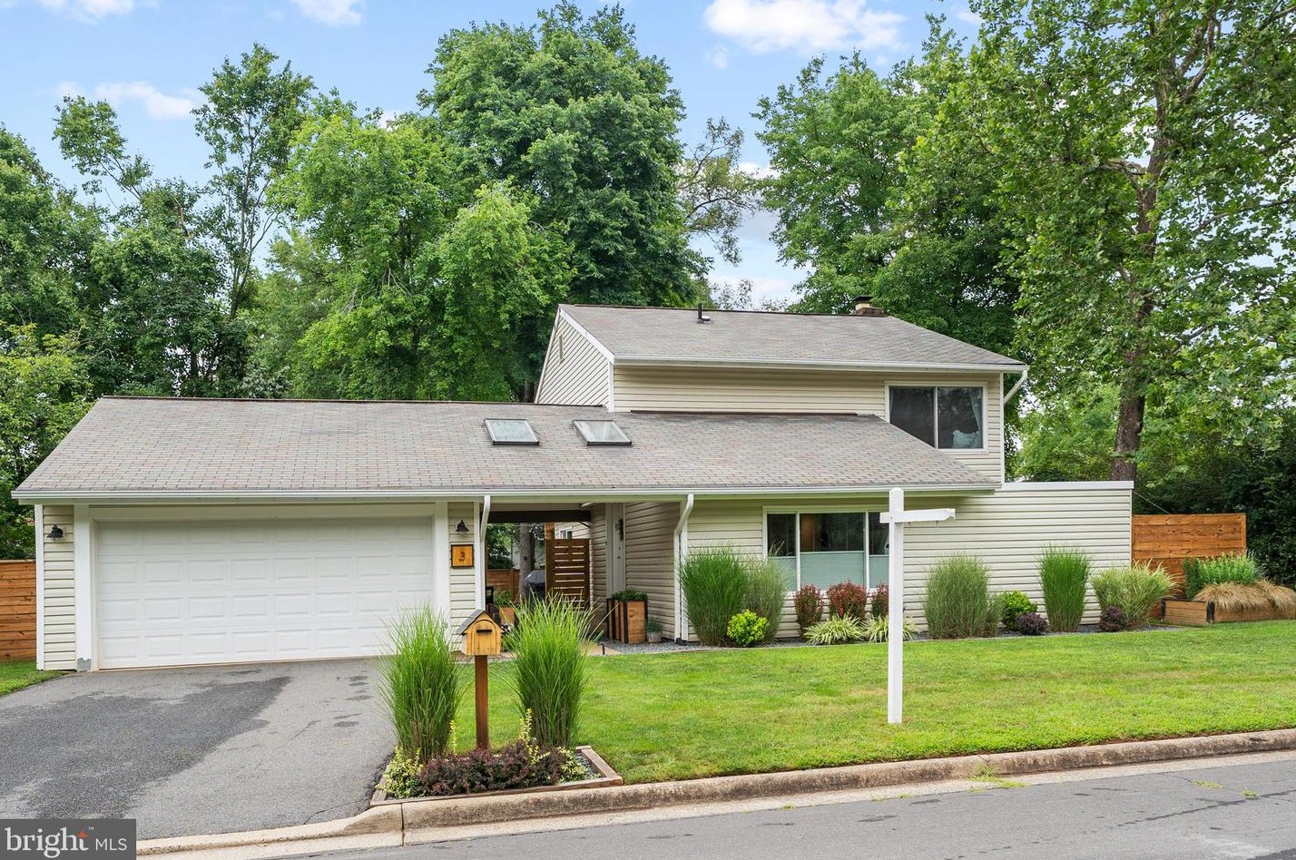 3 Cheval Ct, Dulles VA 20164-1110 exterior