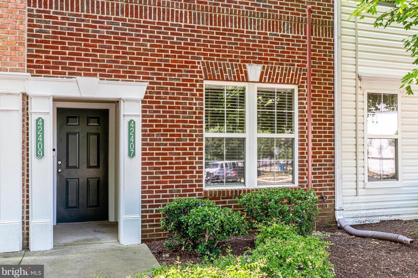 42407 Hollyhock Ter, Ashburn, VA 20148-6985