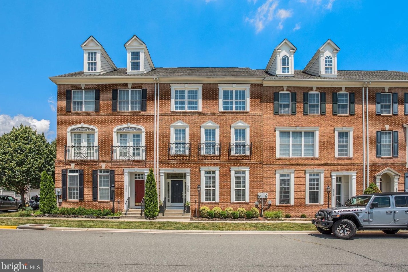 42528 Legacy Park Dr, Ashburn, VA 20148-5618