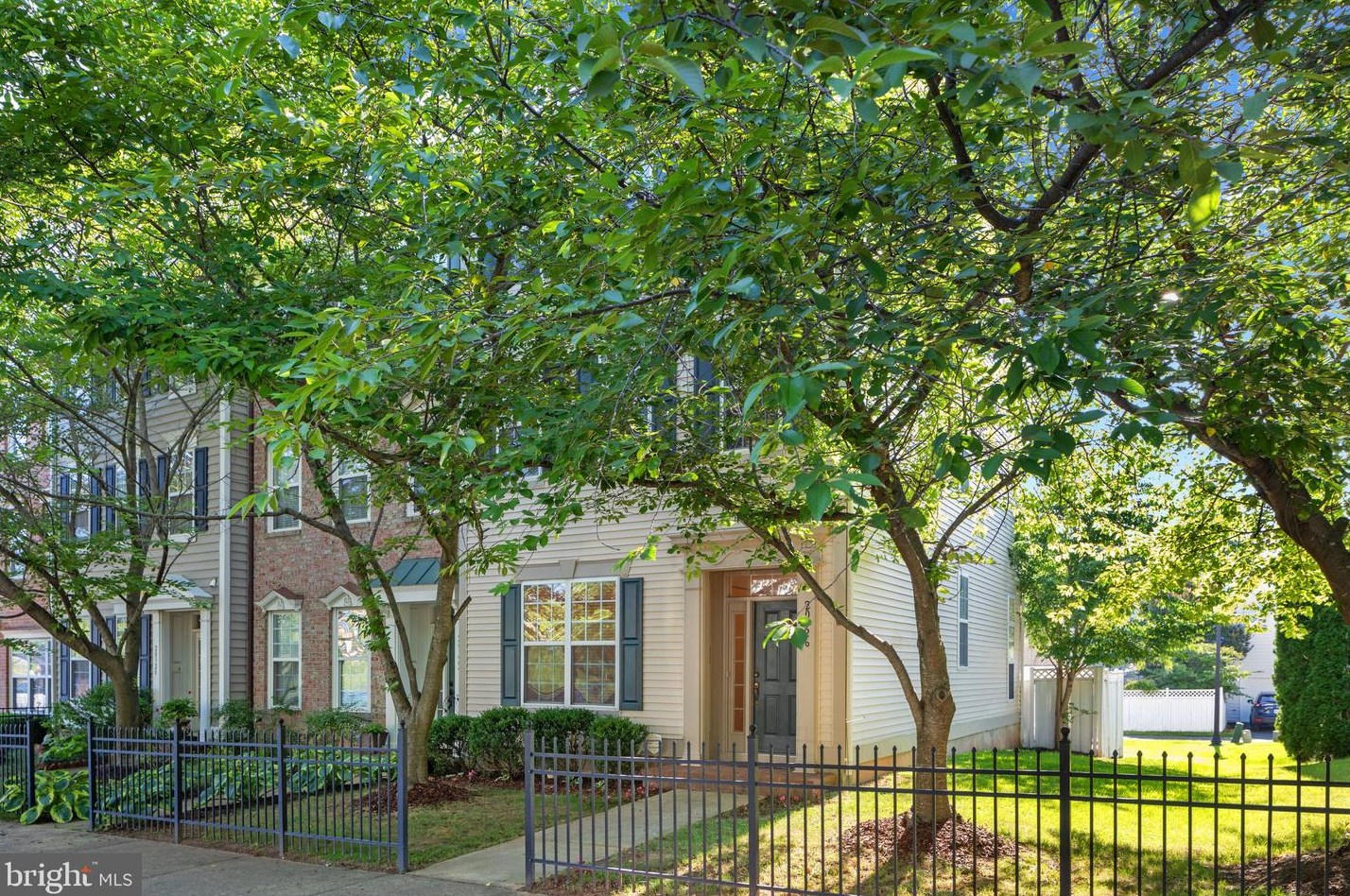 20326 Charter Oak Dr, Ashburn, VA 20147-7409
