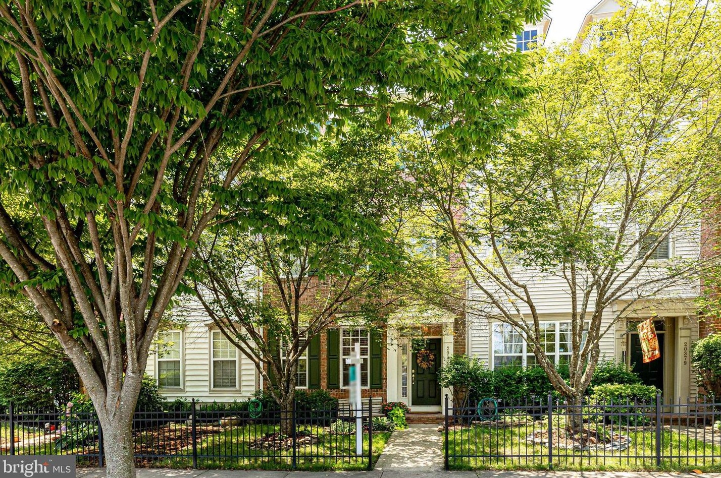 20381 Tholen St, Ashburn, VA 20147-3698