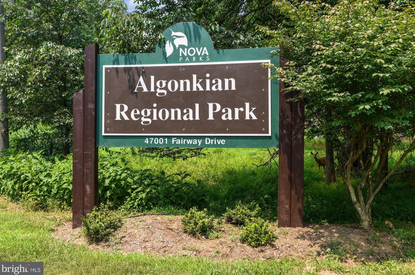 46714 Cavendish Sq, Dulles VA  20165-4327 exterior