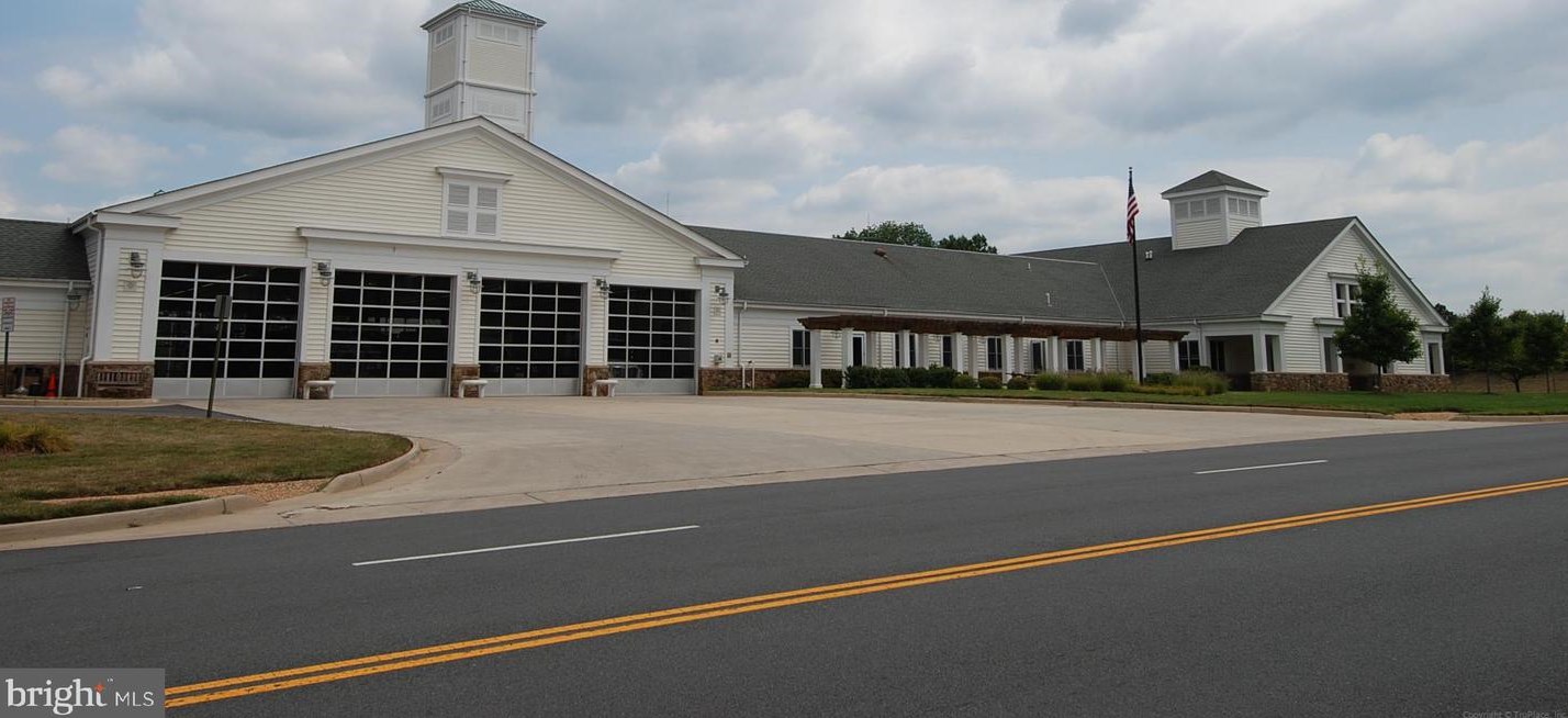 46714 Cavendish Sq, Dulles VA  20165-4327 exterior