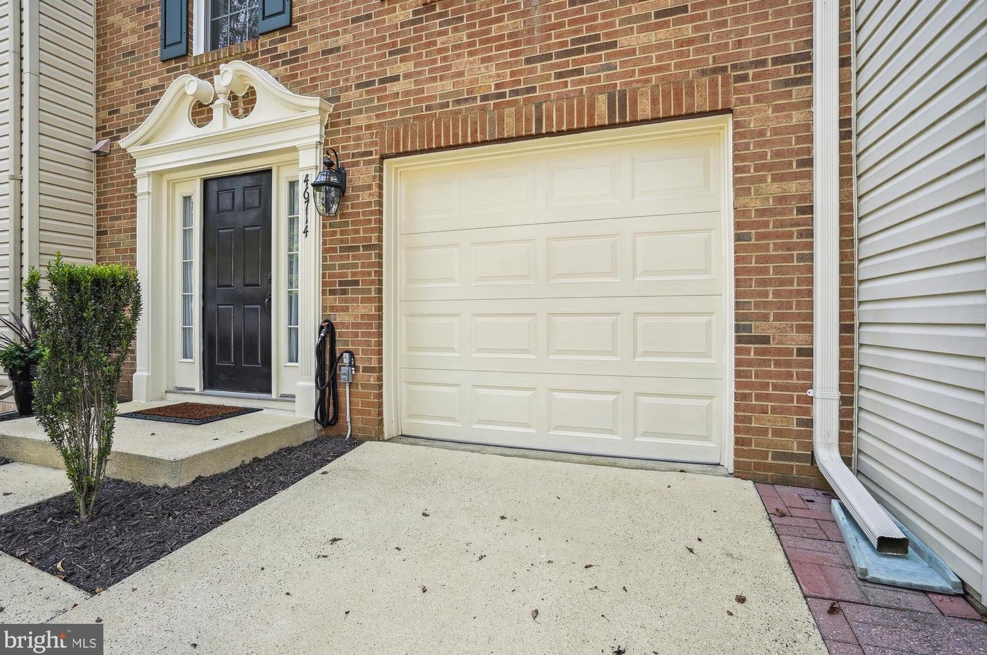 46714 Cavendish Sq, Dulles VA  20165-4327 exterior