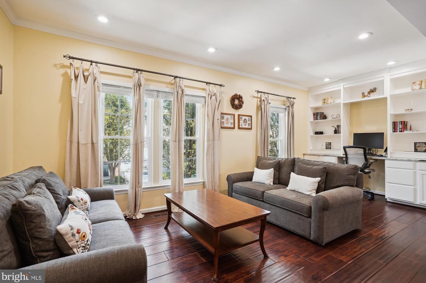 46714 Cavendish Sq, Dulles VA  20165-4327 exterior