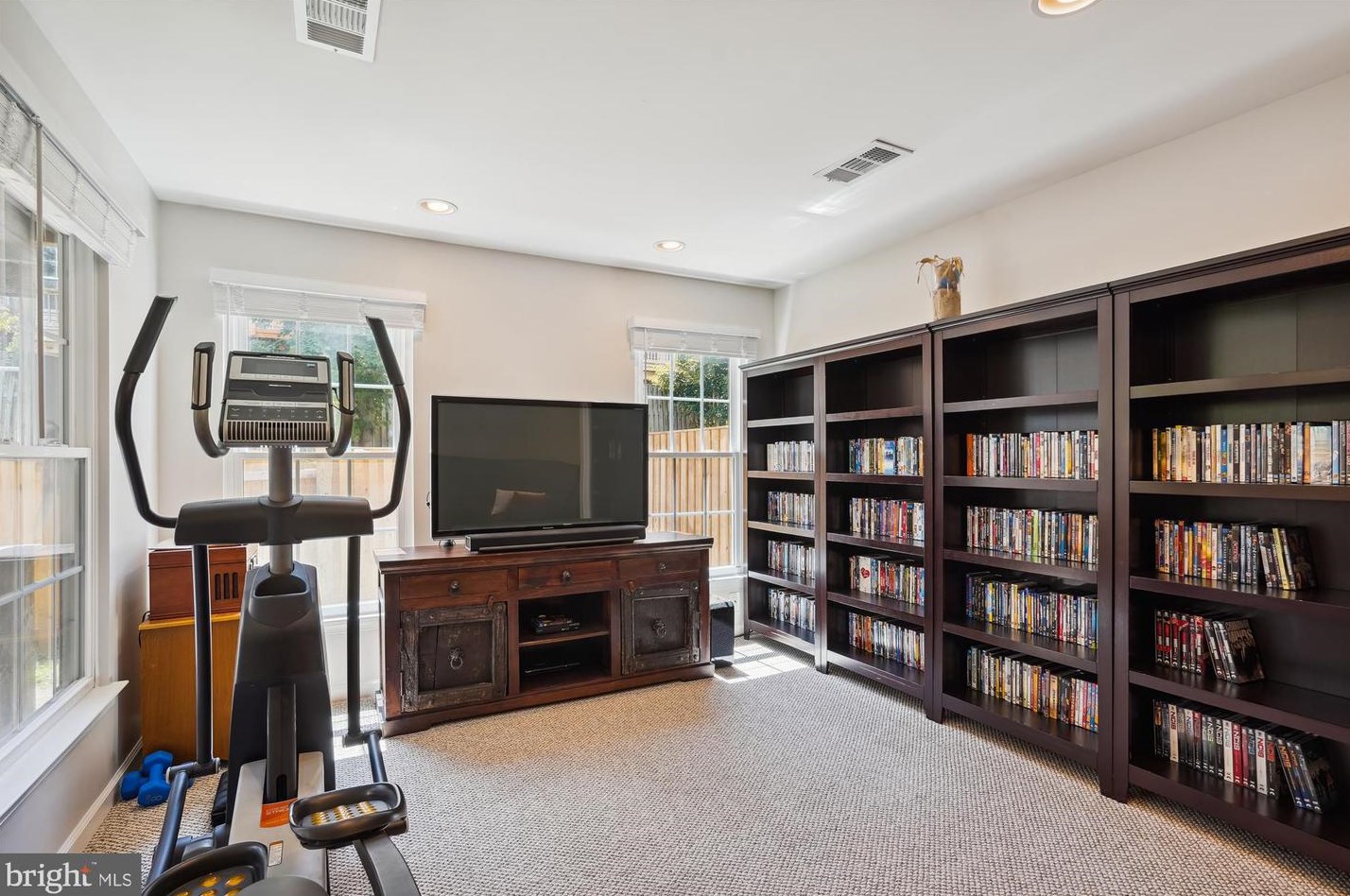 46714 Cavendish Sq, Dulles VA  20165-4327 exterior