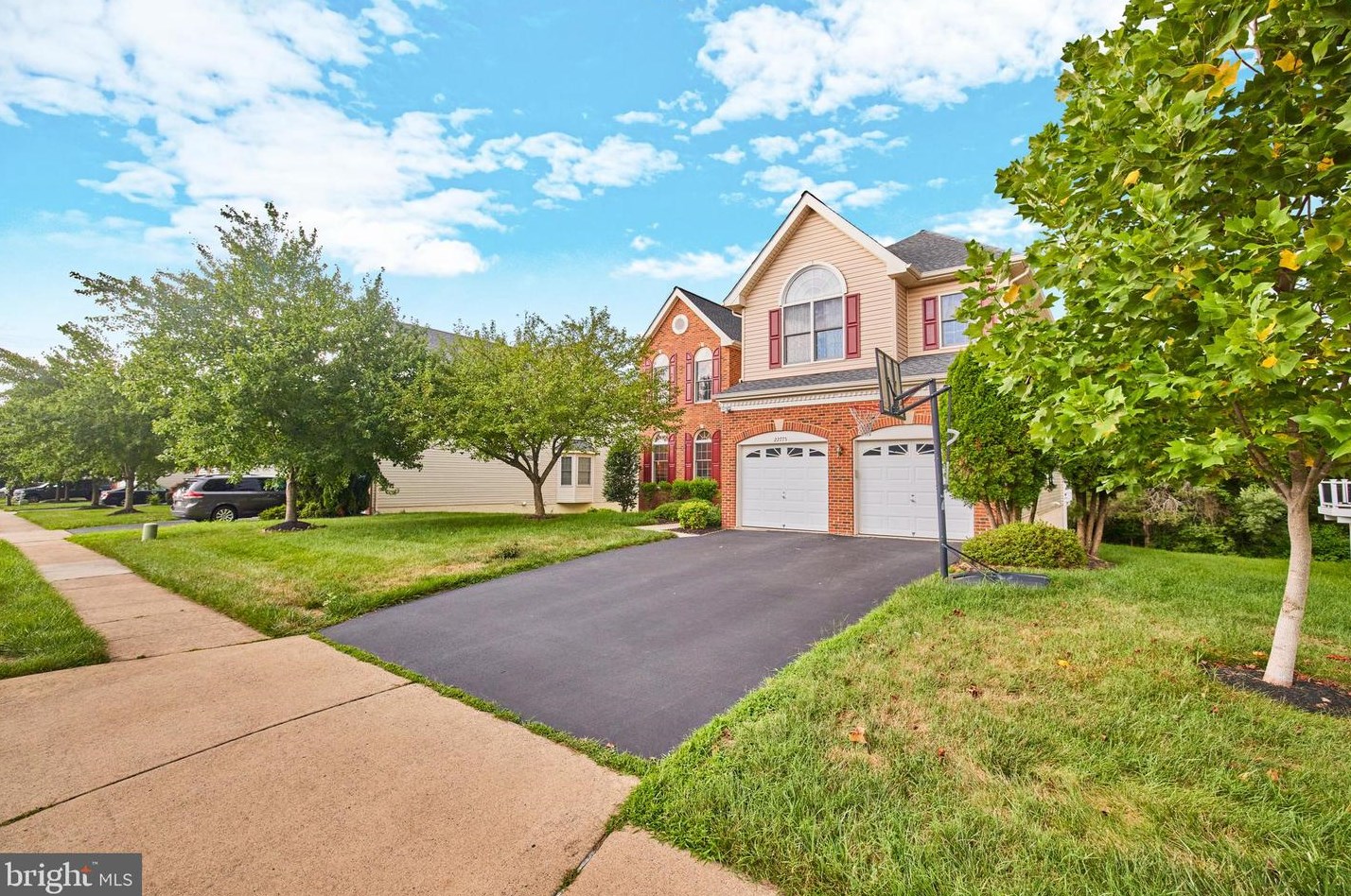 22775 Oatlands Grove Pl, Ashburn VA  20148-6750 exterior