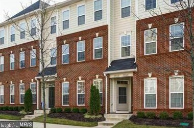 19318 Diamond Lake Dr, Leesburg, VA 20176