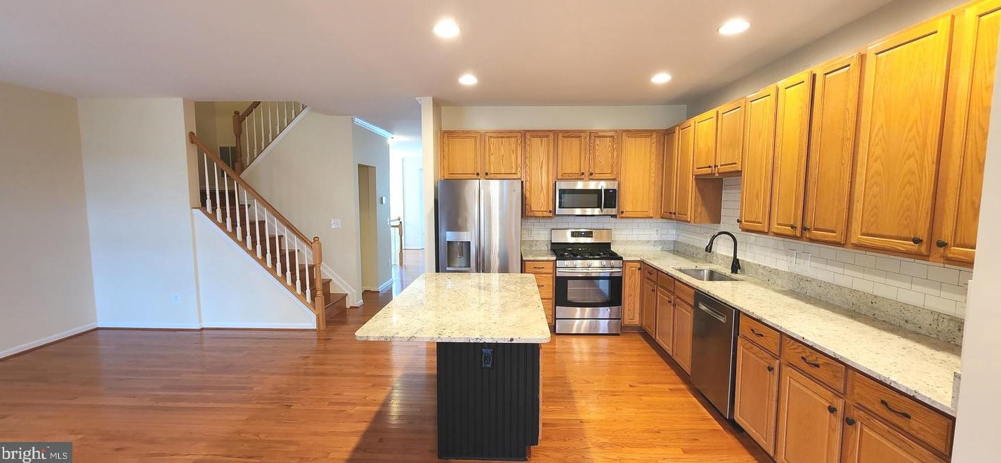 47318 Sterdley Falls Ter, Dulles VA  20165-2472 exterior