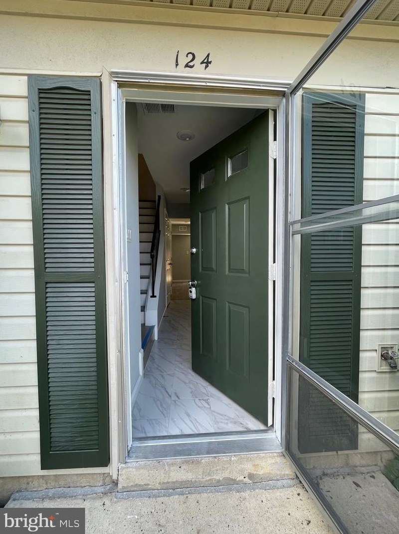 124 Andrew Pl, Dulles, VA 20164-4818