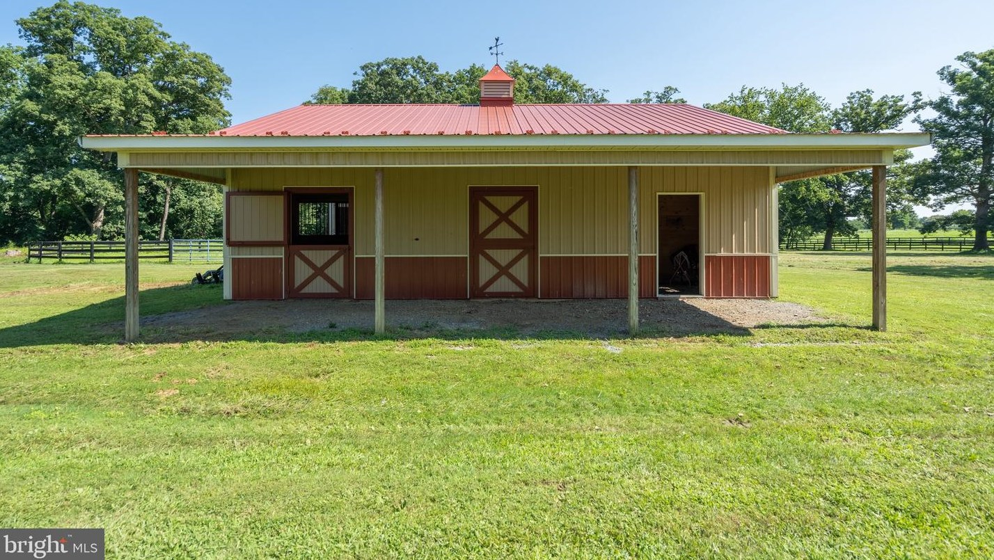 15859 Purcellville Rd, Purcellville, VA 20132