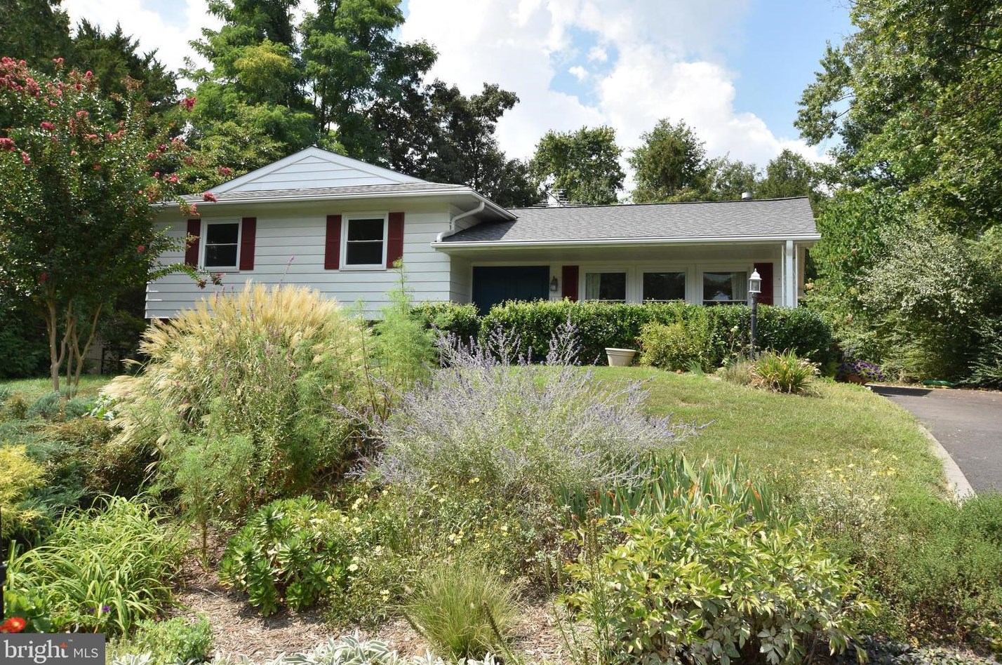 1111 Williamsburg Ct, Dulles, VA 20164-3429