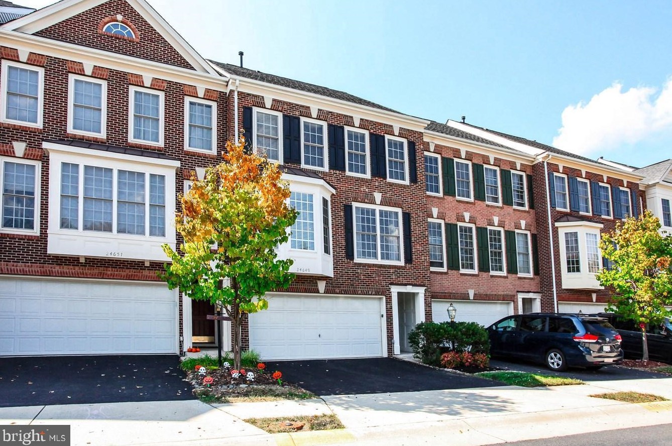 24649 Clock Tower Sq, Stone Ridge, VA 20105-2971