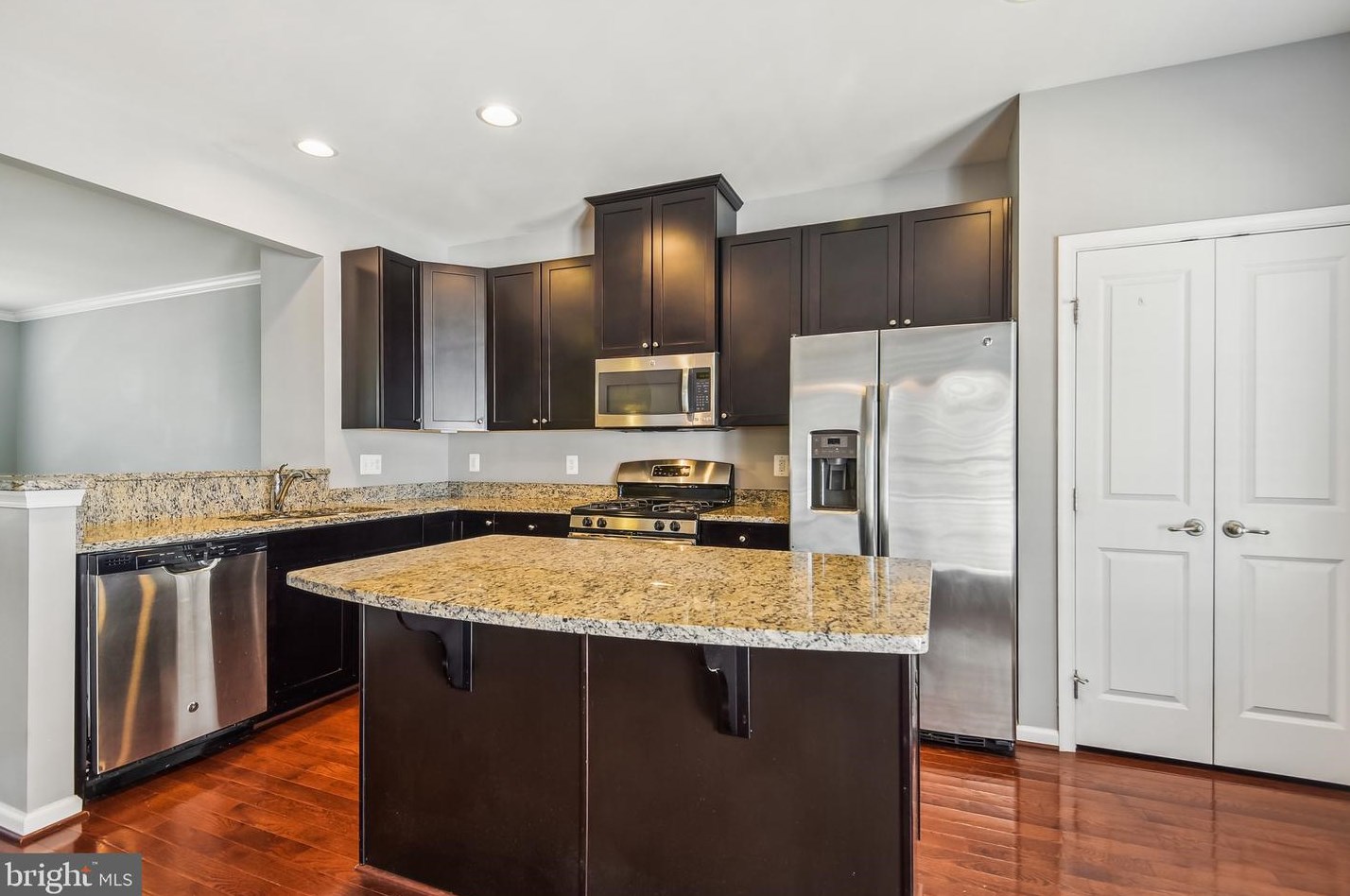 22849 Chestnut Oak Ter, Dulles VA  20166-4464 exterior