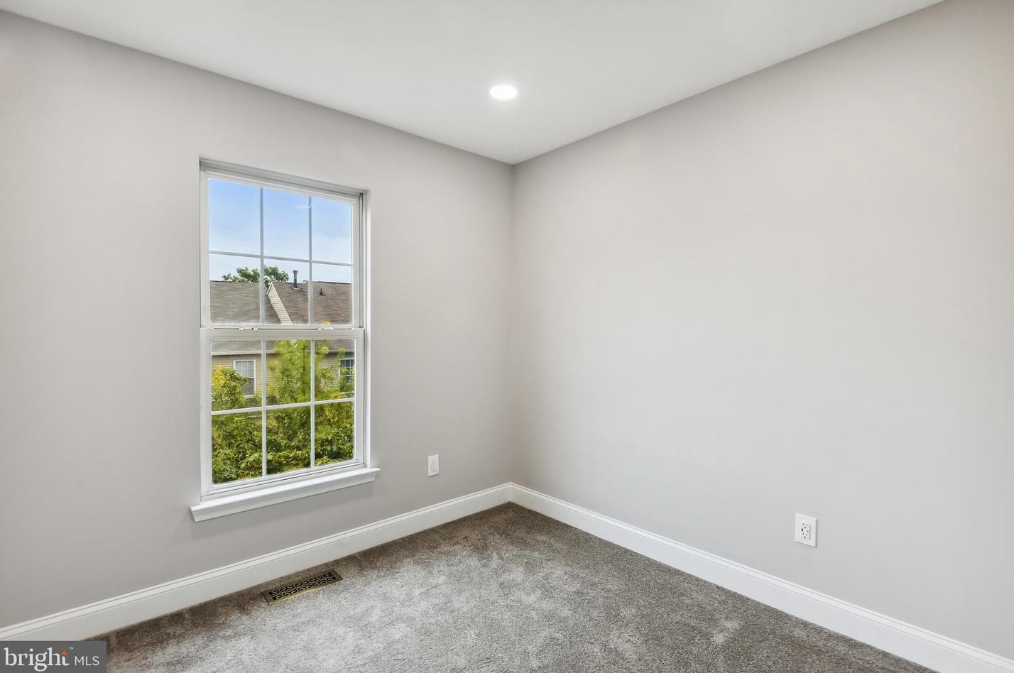 45581 Hutchens Sq, Sterling VA  20166-3009 exterior
