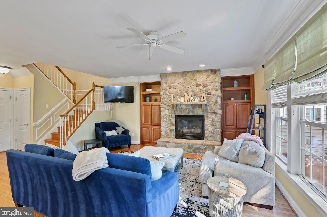 20946 Winola Ter, Ashburn VA 20147-6482 exterior