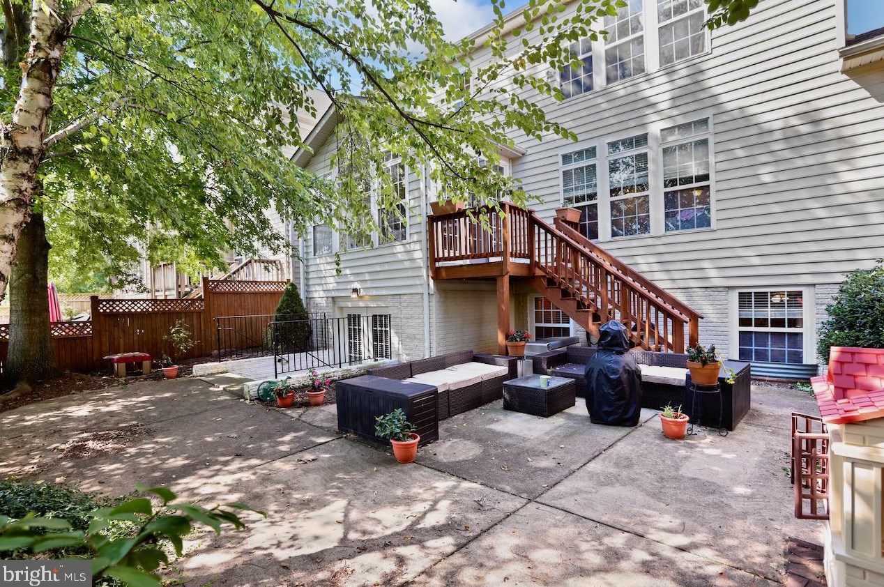 20946 Winola Ter, Ashburn VA 20147-6482 exterior