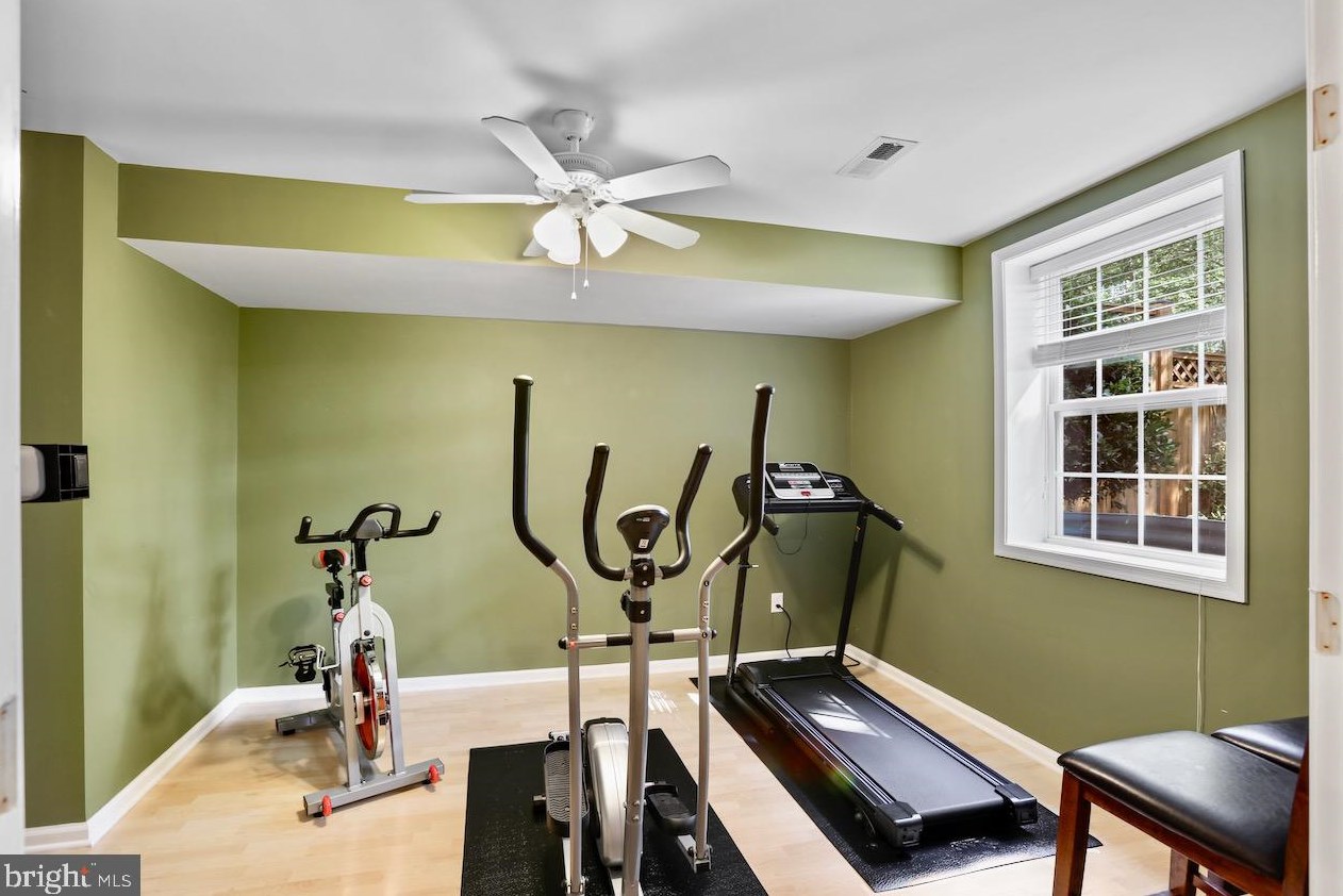 20946 Winola Ter, Ashburn VA 20147-6482 exterior