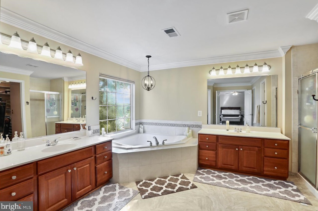 20946 Winola Ter, Ashburn VA 20147-6482 exterior