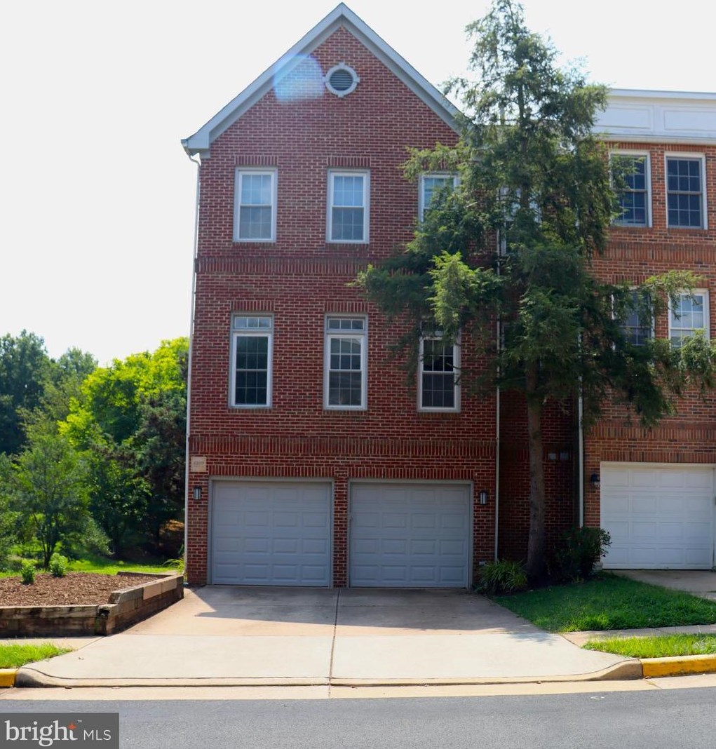 47699 Whirlpool Sq, Dulles, VA 20165