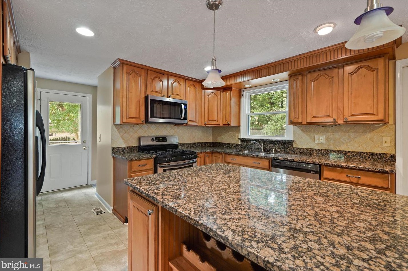 215 Trail Ct, Dulles VA  20164-5520 exterior