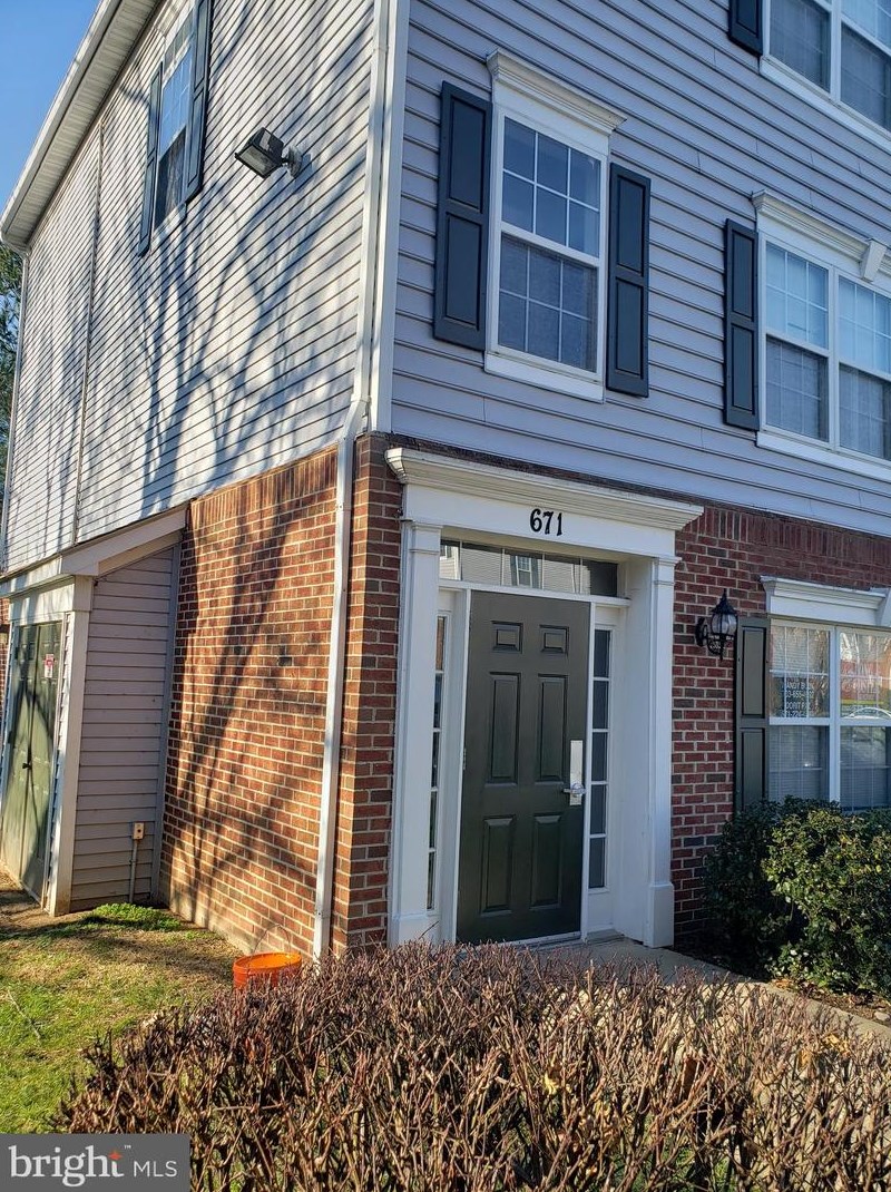 671 Constellation Sq Se #a, Leesburg, VA