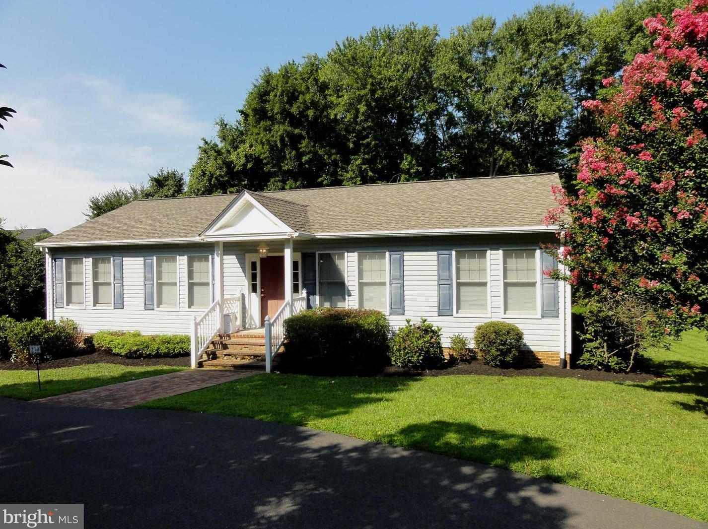 210 S Hughes St, Hamilton, VA 20158