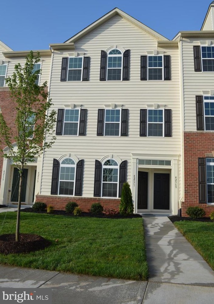 24598 Johnson Oak Ter, Dulles VA  20166-2688 exterior