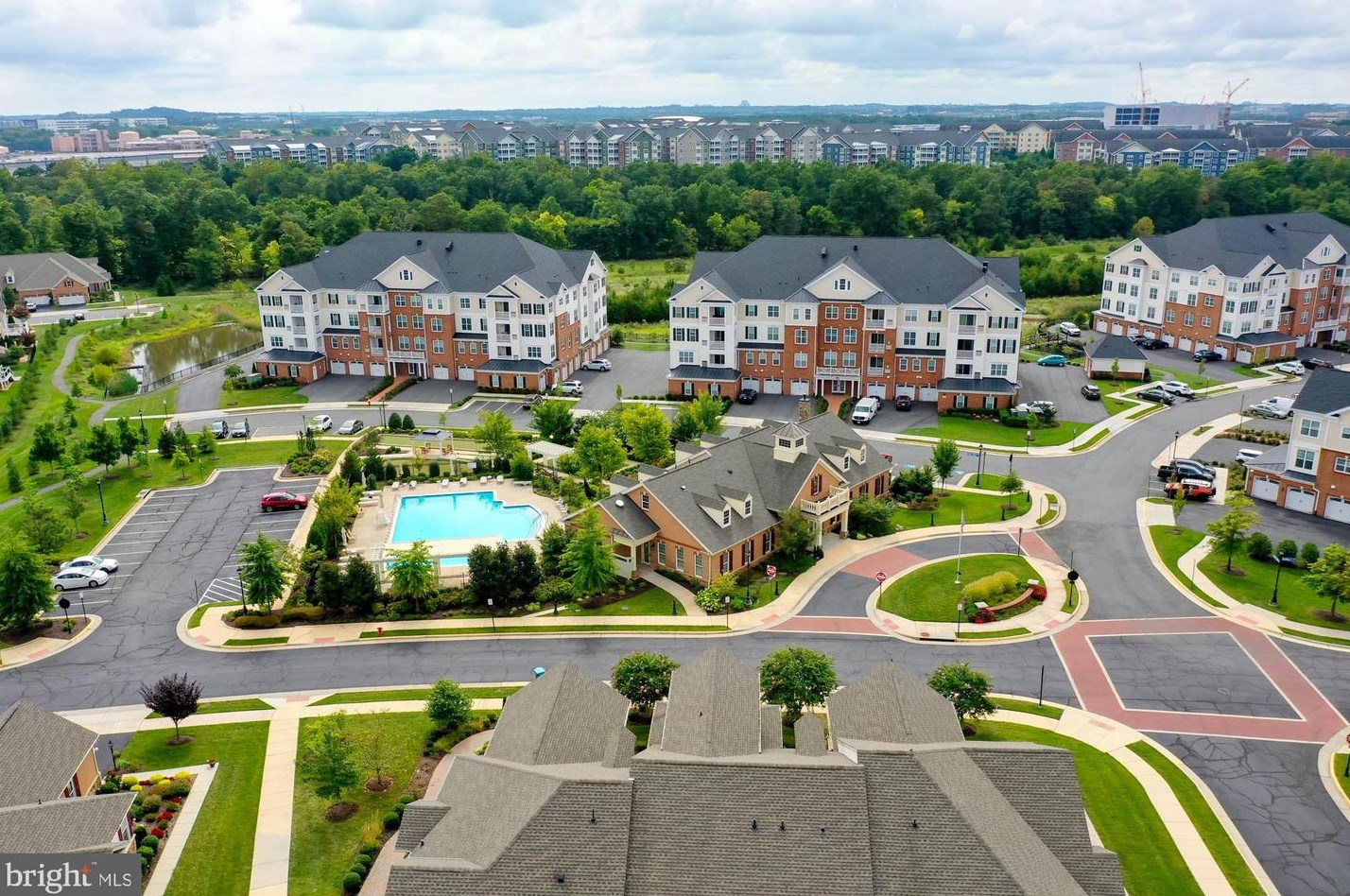 20981 Rocky Knoll Sq, Ashburn VA  20147-5695 exterior