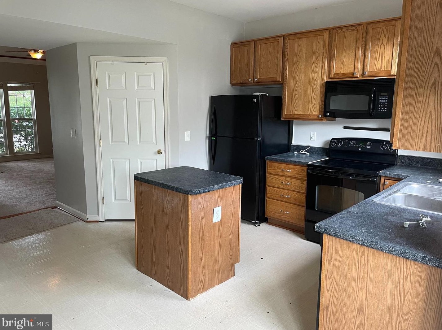 44467 Potter Ter, Ashburn VA  20147-7138 exterior