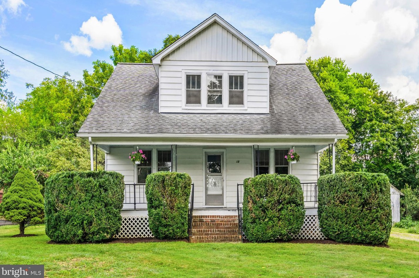 15 N Locust Street N, Round Hill, VA 20141
