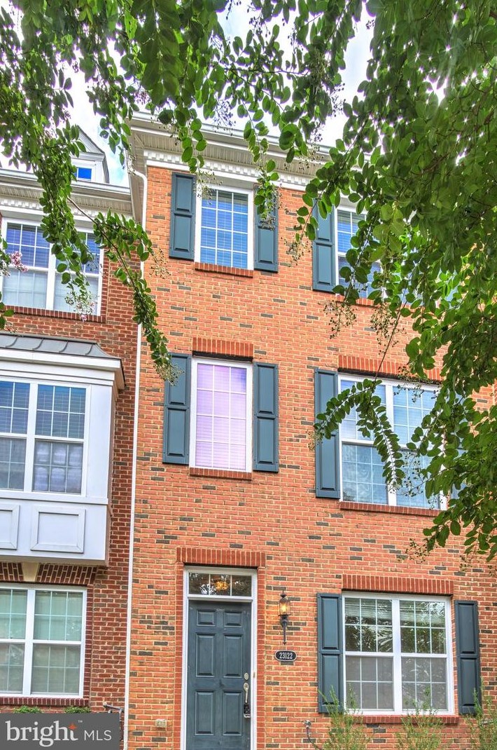 23122 Dunlop Heights Ter, Ashburn VA  20148-7018 exterior